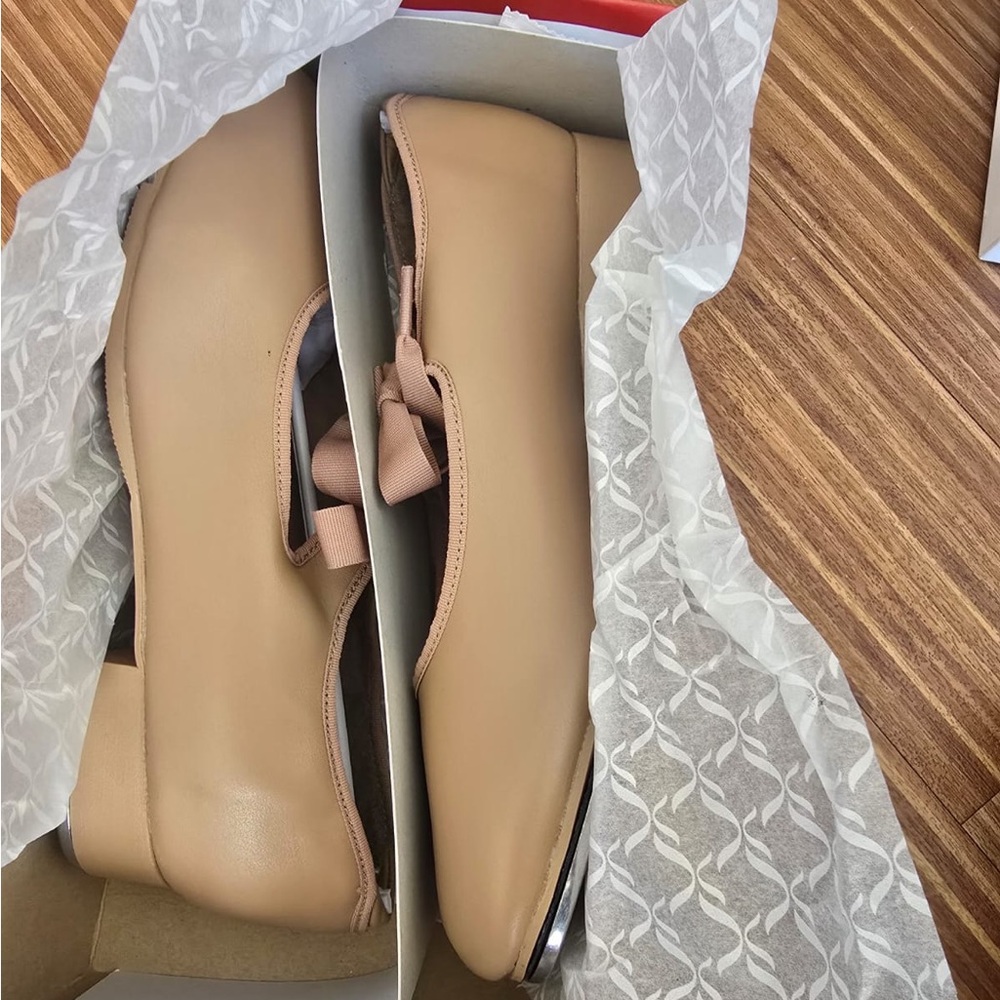 NIB Capezio tap shoes size 10